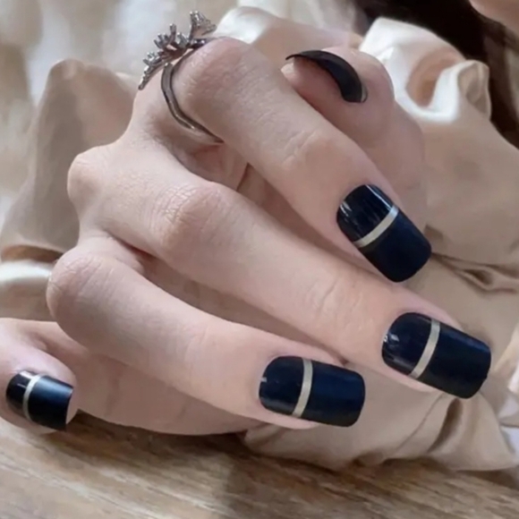 2/$16 Black Matte & Glossy Press on Nails - Picture 6 of 15